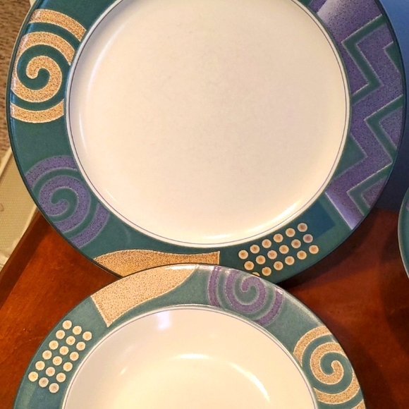 Mikasa Intaglio Lifestyle 5 pc Place Setting - Picture 11 of 12